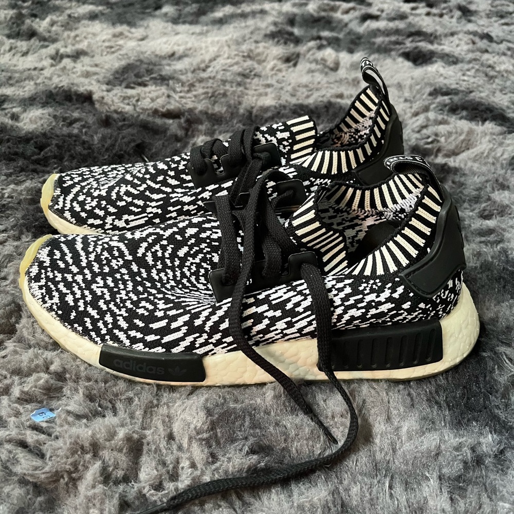 Mens Adidas NMD r1 primeknit “zebras”